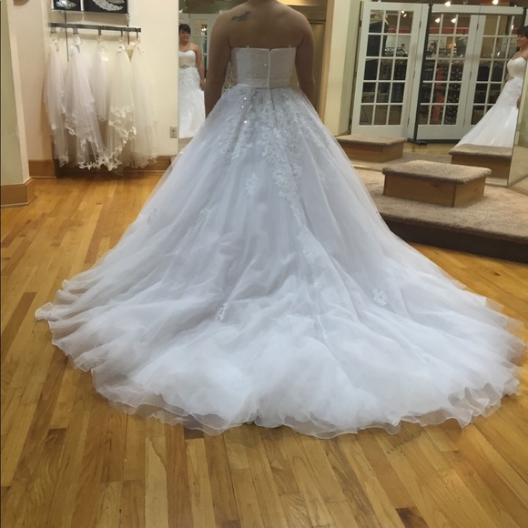 Selling my Camillelavie wedding dress! - Picture 2 of 5